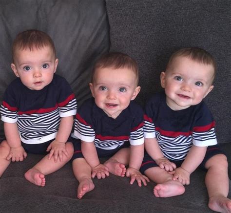 英国母亲产下同卵三胞胎，男孩长大后被外媒称为奇迹 - 每日头条