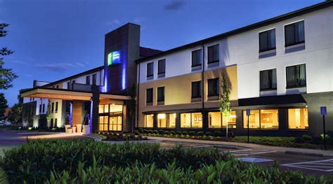 HOLIDAY INN EXPRESS BRENTWOOD SOUTH - FRANKLIN BY IHG - Hotel Reviews ...