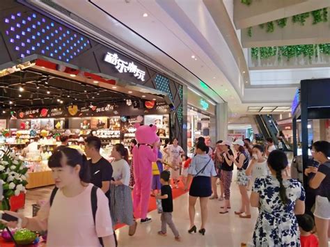 河北邯郸有一处环球中心，被誉为“最in打卡地”，充满了时尚范_购物