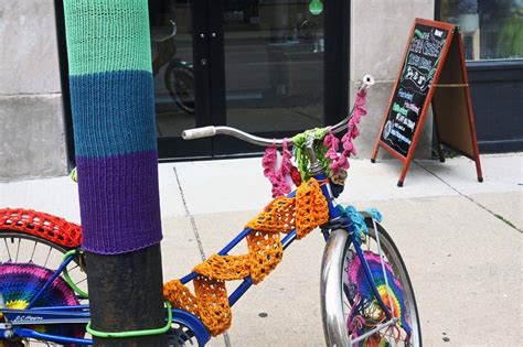 Crawling for Yarn Across Chicago - F Newsmagazine