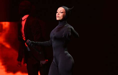 Doja Cat returns with new song and video 'Paint The Town Red'