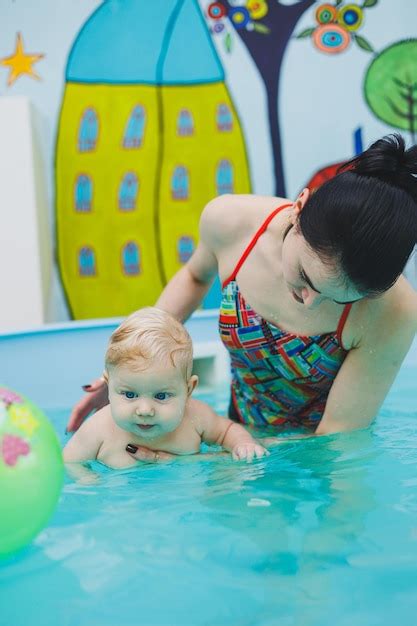 Baby Girl Swimming 的图像结果