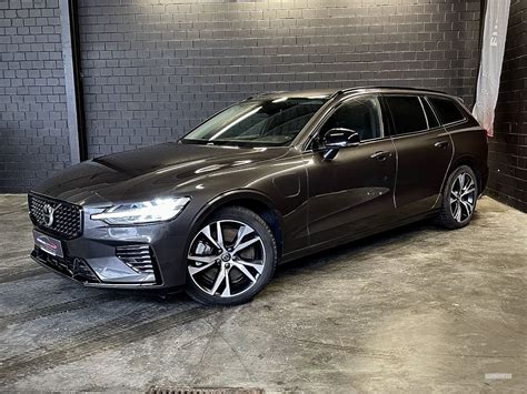 Volvo V60 Volvo V60 2.0 T6 Recharge Plus Dark AWD Gris, moteur Hybride et boite Automatique, 20. ...