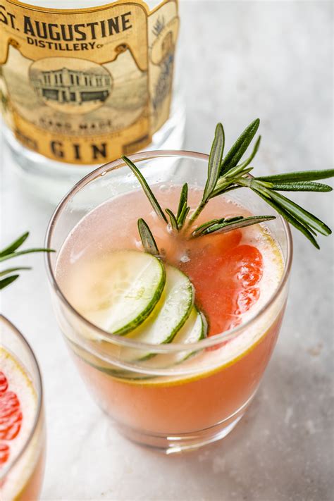 Grapefruit Gin Fizz Cocktail with Cucumber | Low-Carb Recipe | VEEG