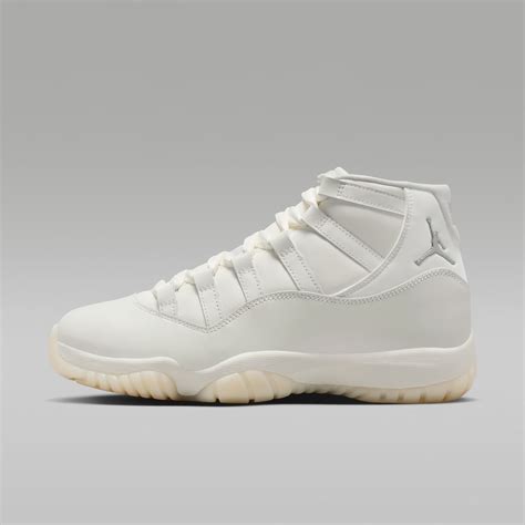 White Jordan 11 Shoes. Nike SG