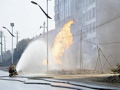 鄂州:天然气管道泄漏引大火 火焰蹿起8米高_正义网