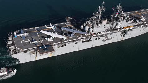 LHD 2 USS Essex delivering warbirds to Pearl Harbor, Aug 10, 2020 [3840 ...