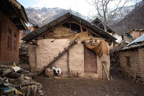 [Photos] Old homes of Kashmir's cold valley