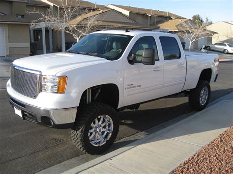 2008 GMC Sierra 2500HD - Information and photos - MOMENTcar