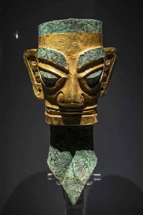 刚刚，三星堆最新出土世界最大青铜面具在央视春晚发布_四川在线