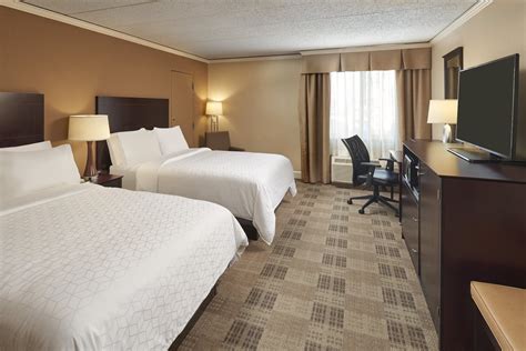 Wyndham Executive Center Columbia | Columbia, MO Hotels