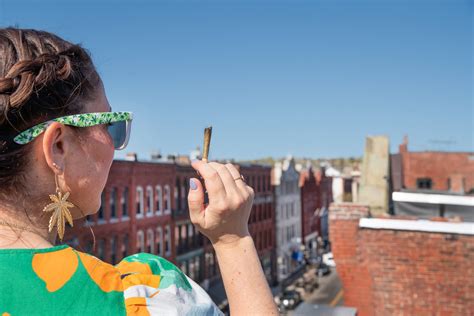 Edibles vs. Smoking • Pros & Cons of Different Cannabis Methods • Stem ...