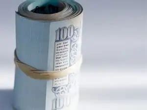 RBI frees rates on NRI deposit schemes; move to stem rupee fall - The ...