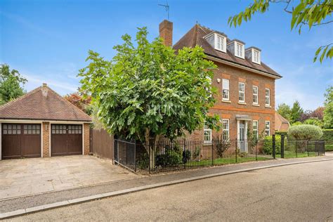 Property in Regents Drive, Repton Park, Woodford Green, Essex, IG8 8RZ