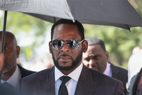 Report: R. Kelly Investigation Discovers 20 Underage Sex Tapes