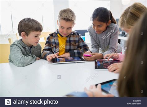 Elementary Students Using Technology 的图像结果
