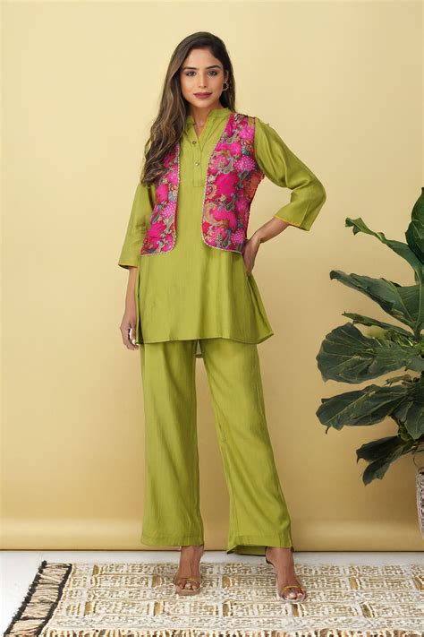 Banarasi Ethnic Jacket in Rani Pink with Gold Lace – Bindigasm Women ...