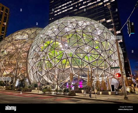 The Spheres at Amazon Headquarters in downtown seattle Stock Photo - Alamy