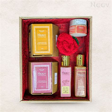 AYURVEDIC GIFT BOX FOR WOMEN & MEN – Neev Herbal Handmade Soaps