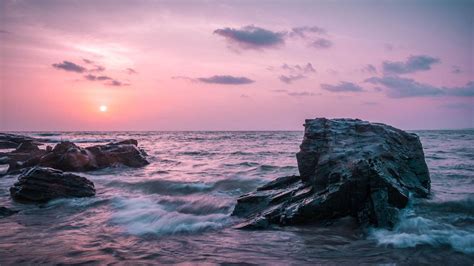 风景夕阳海滩礁石黄昏4k高清壁纸_图片编号202-壁纸网