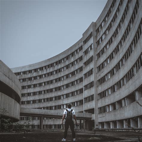 Skyscraper Front View 的图像结果