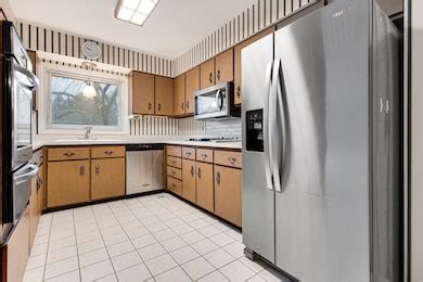197 Smethwick Ln, Elk Grove Village, IL 60007 | Homes.com
