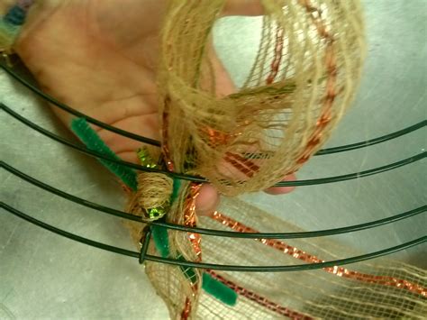 Deco Mesh Angel Wreath Tutorial 的图像结果