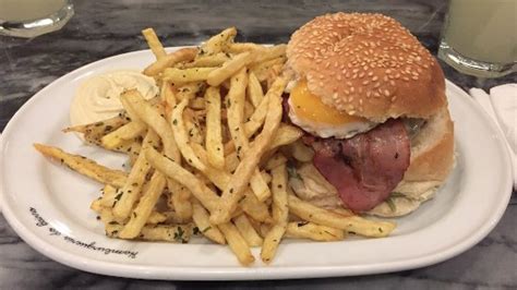 HAMBURGUERIA DO BAIRRO, Lisbon - Rua Duarte Pacheco Pereira 7A, Belem ...