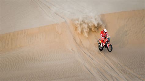 Download wallpaper 1600x900 motorcycle, bike, motorcyclist, red, rally ...