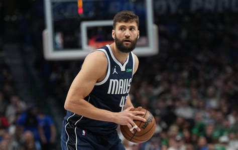 Maxi Kleber suffers right foot fracture, added to Mavericks' frontcourt ...