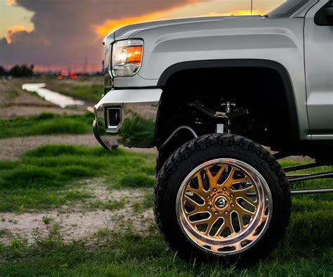 Best Shocks for Lifted Trucks - In The Garage with CarParts.com