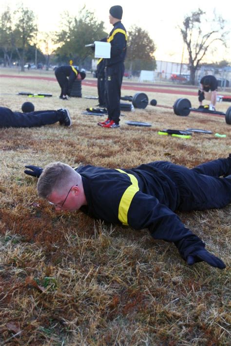 National Guard, Reserve Soldiers certify on ACFT during field artillery ...