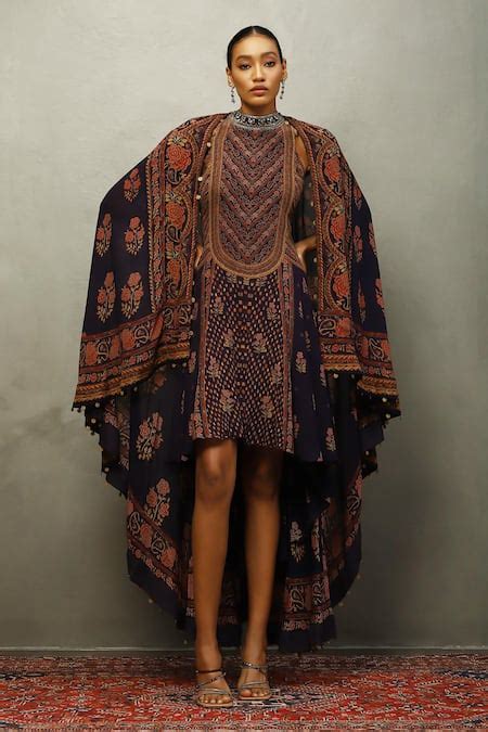 RI.Ritu Kumar | Designer Sarees, Gowns, Lehengas | Aza Fashions