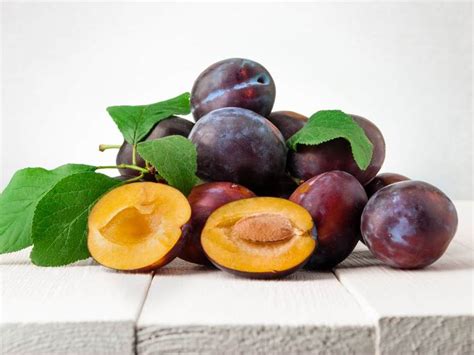 manfaat buah plum merah