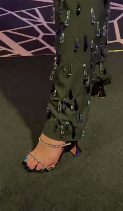 Dua Lipa - FeetForum