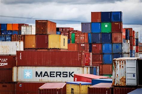 Tariff Shipping Containers 的图像结果