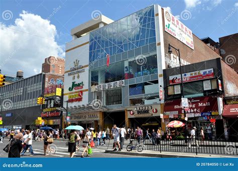 NYC: New World Mall in Flushing Editorial Image - Image of busy, queens ...