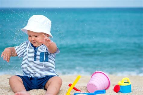 儿童游乐园玩沙子的小男孩 高清图片下载-正版图片501628002-摄图网