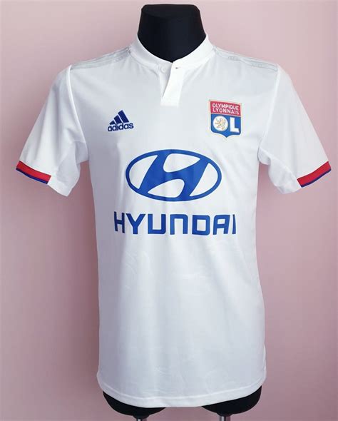Olympique Lyonnais Home football shirt 2019 - 2020. Sponsored by Hyundai