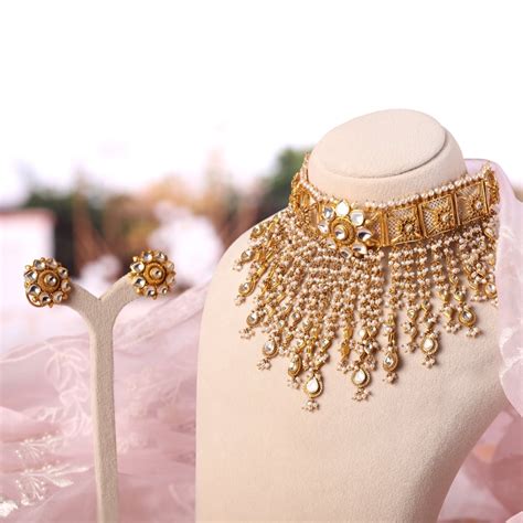 Splendid Floral Necklace set