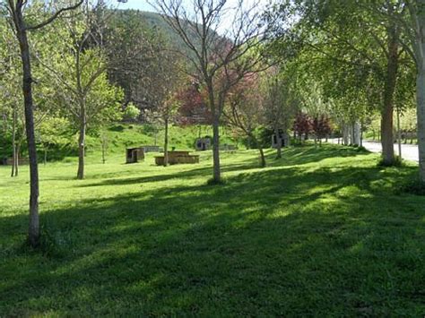 CAMPING REINO DE VADINIA (Cistierna) - Campground Reviews & Photos ...