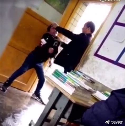 贵州一中学教师殴打学生 教育局：涉事教师已停职|贵州|坝镇|中学教师_新浪新闻