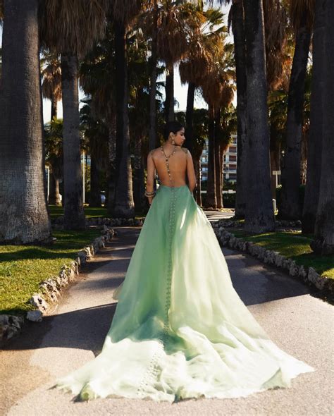 Cannes 2025: Janhvi Kapoor stuns in custom Anamika Khanna for ...
