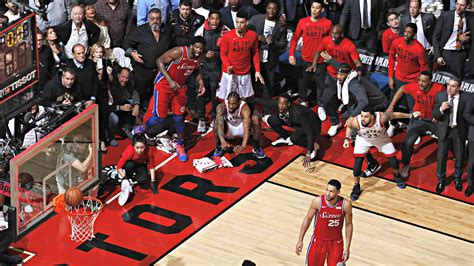 L'incredibile buzzer-beater di Kawhi Leonard contro Philadelphia compie ...
