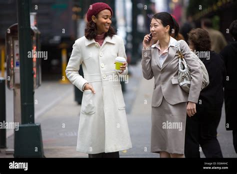 Business Women Walking 的图像结果