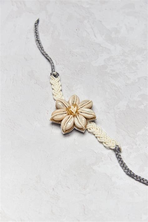 the flower power rakhi – Margin label