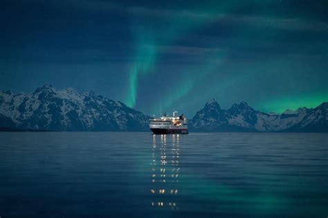 Top Reasons for Northern Lights Cruise | Hurtigruten US