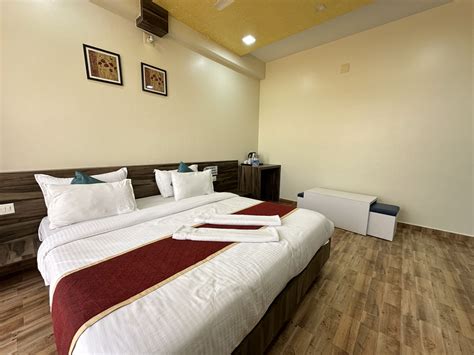 Super Deluxe Room, Book Dwarka Rooms Online - Hotel Vraj Inn