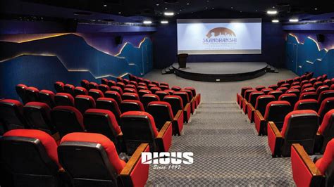 Multifunctional Conference Room 的图像结果