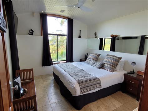 TUMBLING WATERS RETREAT (Stanwell Tops) - Resort Reviews & Photos ...